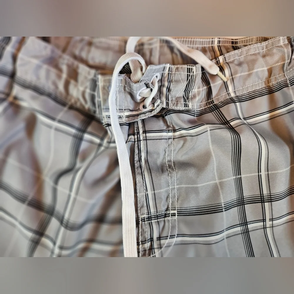 Op Mens Gray And White Ombre Drawstring Tie Waist Swim Trunks Size Medium